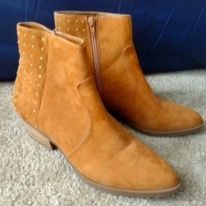 Guess Women's 8 booties zip up brown boots NWOT